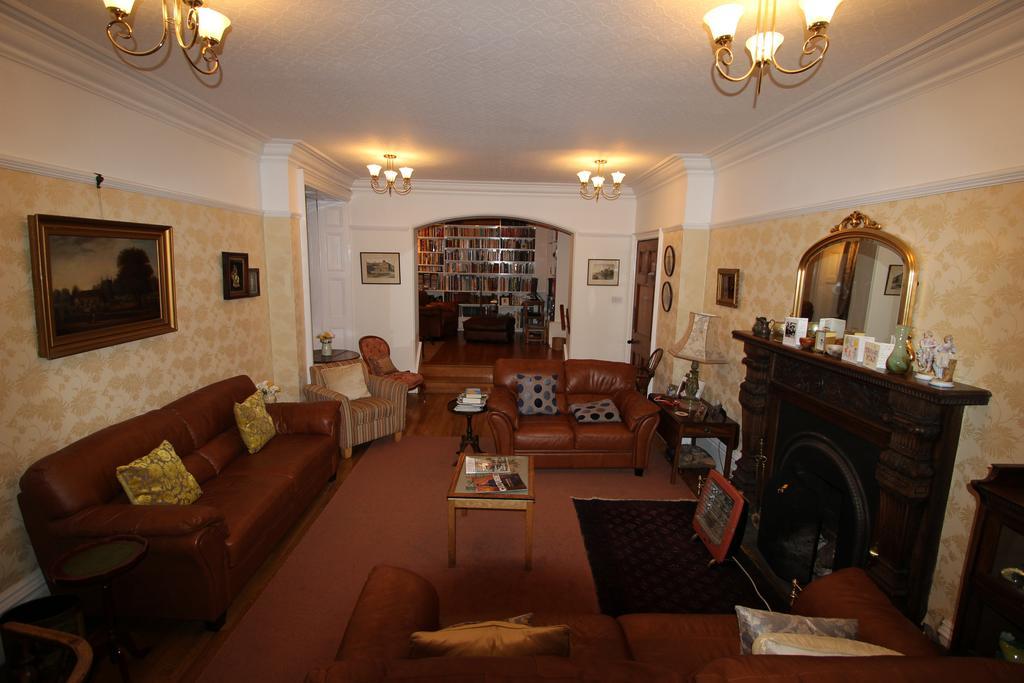 Woodlands Bed & Breakfast Barnt Green Exterior foto